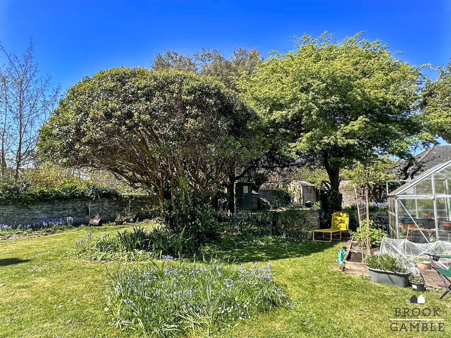 2 Bedroom Apartment. 9 Upper Avenue in Eastbourne,  20